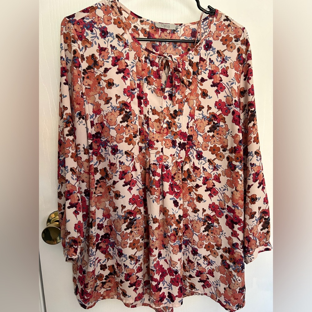 Dalia- Woman’s flowy  colorful top